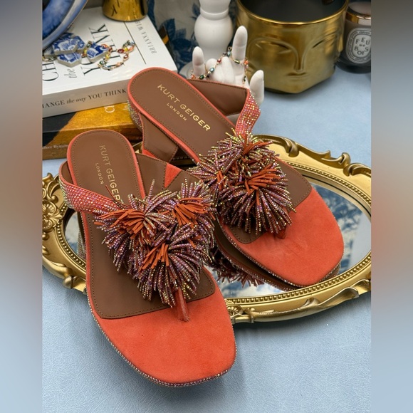 🆕 KURT GEIGER LONDON 🧿 NWOB Pom Pom T-Bar Thong Sandals, Orange - Sz 40 US 9 - Picture 10 of 16